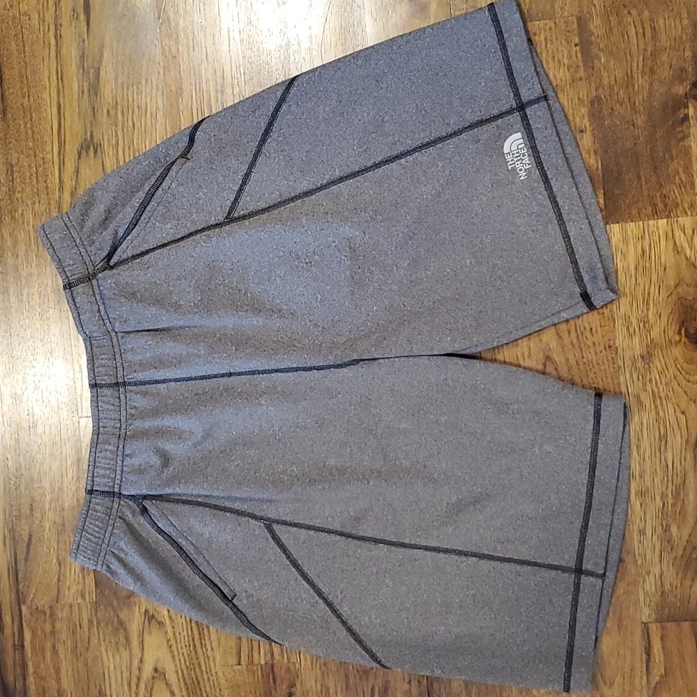 Mens The North Face gray pull on shorts size M - Picture 3 of 5